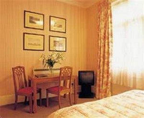 Astons Apartments Londra Oda fotoğraf